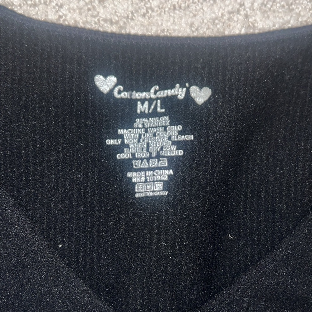 Cotton candy Black cropped spandex long sleeve v neck top - Picture 2 of 2
